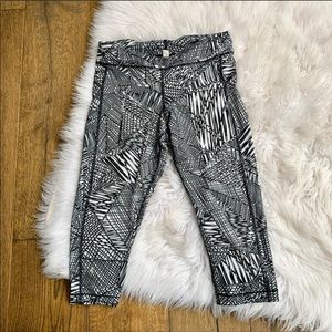 under armour • black and white crops